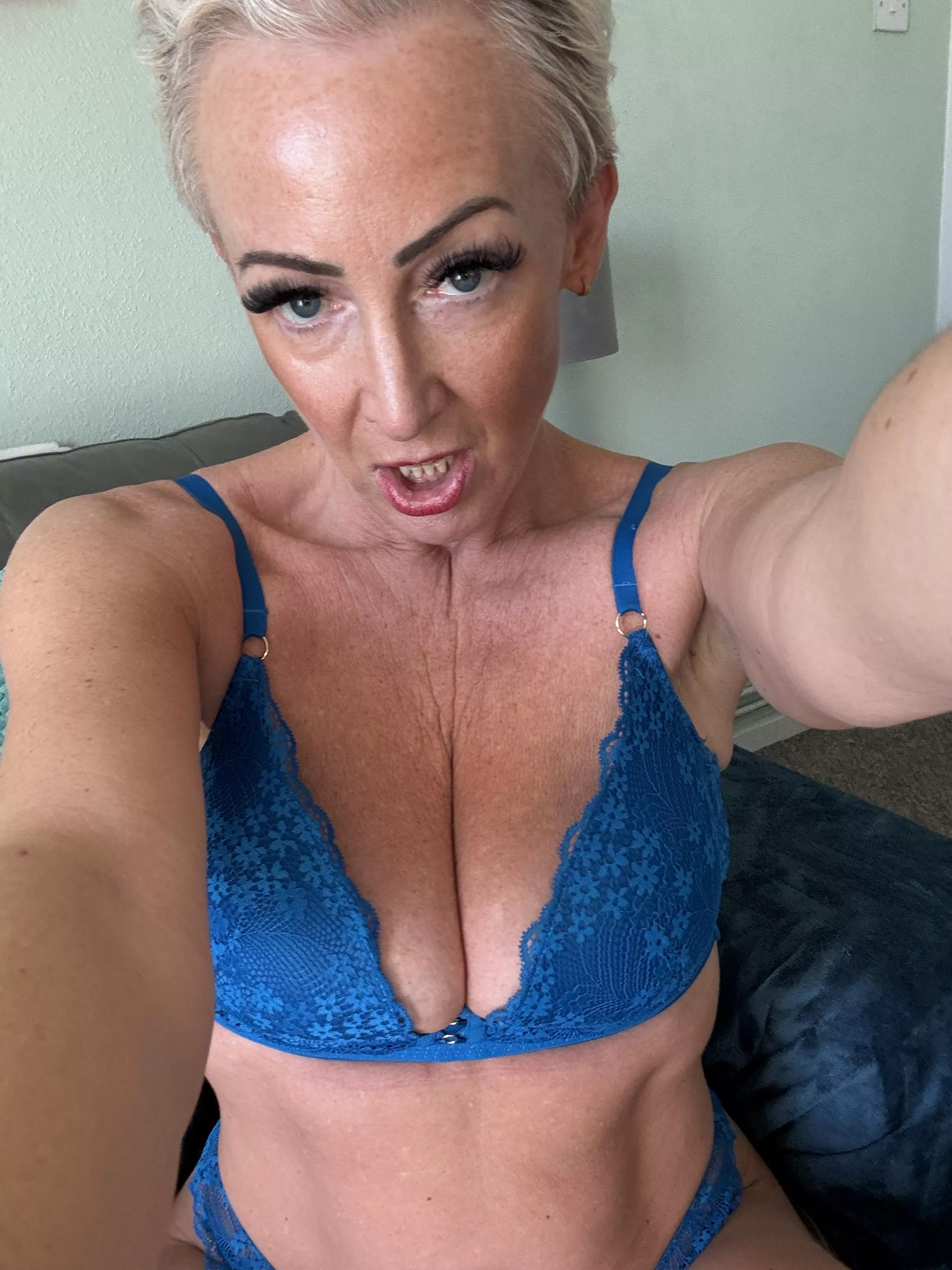 rip my swimsuit with your teeth posted by Lotuus_Iriss