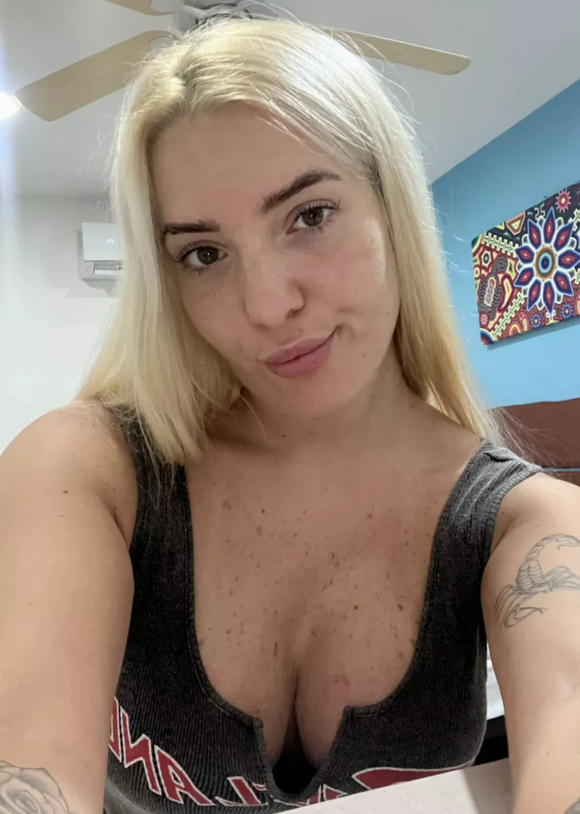 Shake your booty, not your mood?✨🤍
 posted by StarletClipGlow