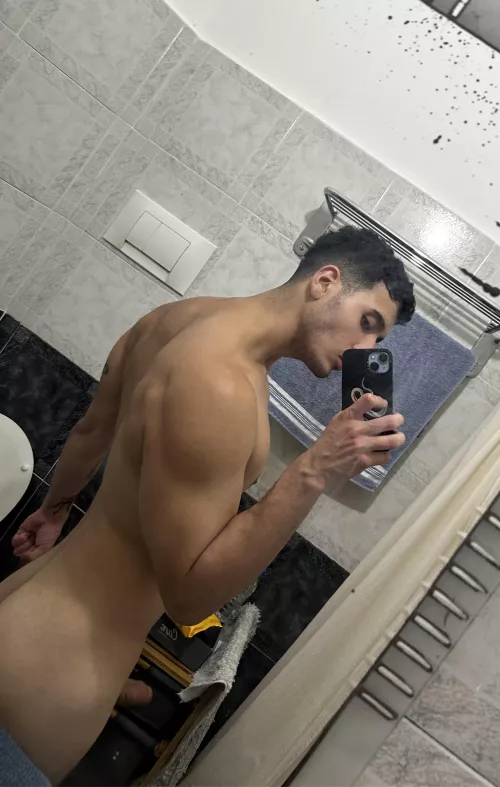 Time to get a shower 🧼  by Sweetebabe