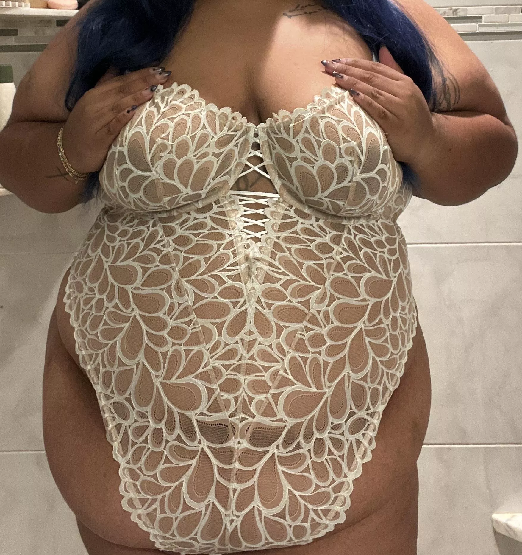 Who’s ready to be mine posted by sexyvonnyxxx