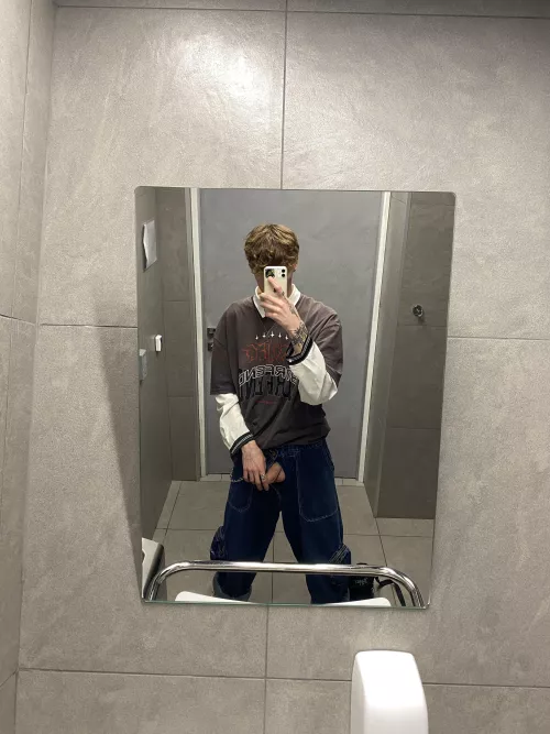 [18] Do you like public fun? 😈 by pepelnahoodie