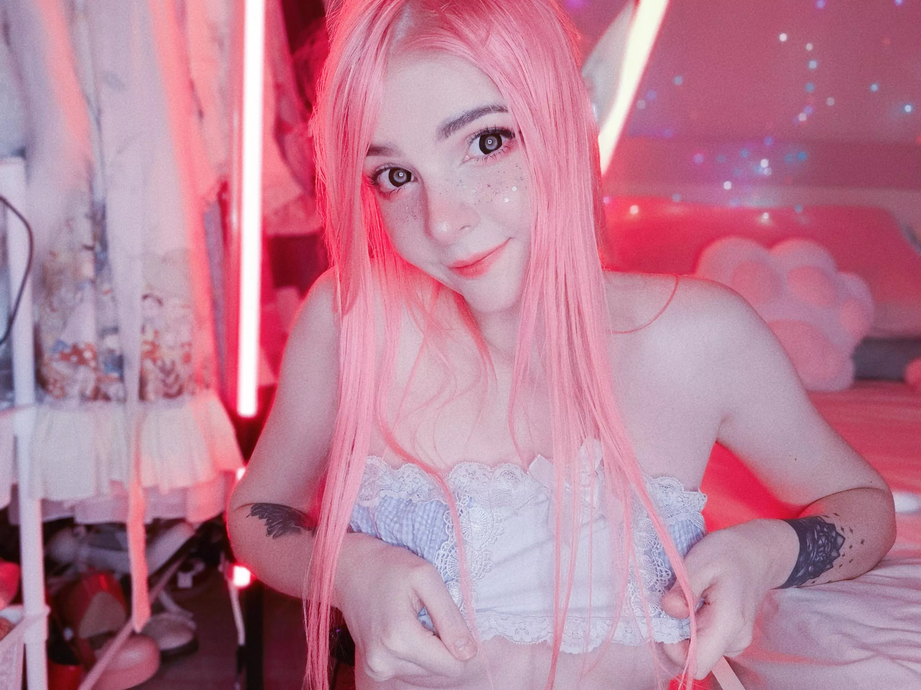 Cute elf with horny thoughts posted by fluffy-Ellie