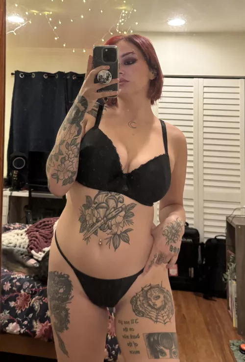 Hi hi new here :) by mistressaxx