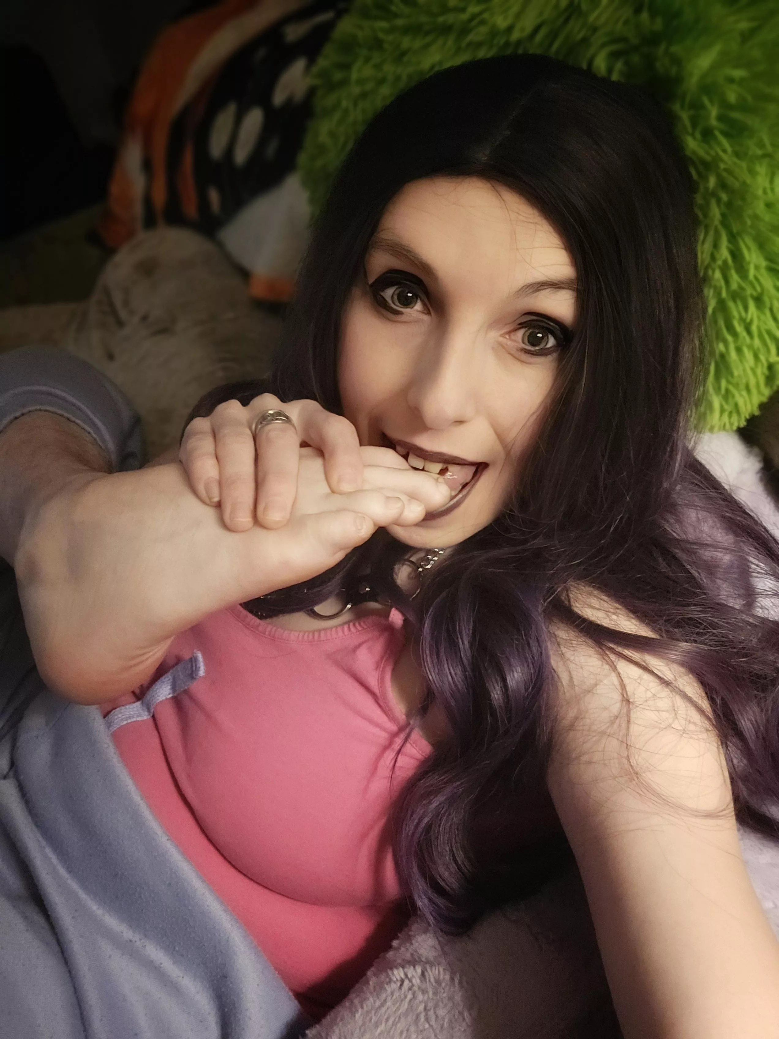 34 milf dms/comments open for premade/custom foot content (paypal only) posted by cheekyxlass