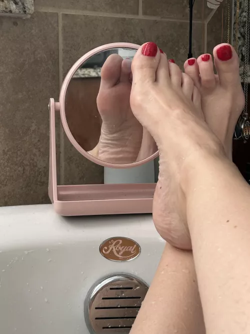 Bath time, anyone have a towel? by brasilia_nailart