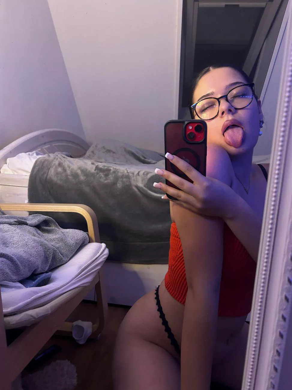 feeling bored and horny at the same time  posted by Sevona_venuss