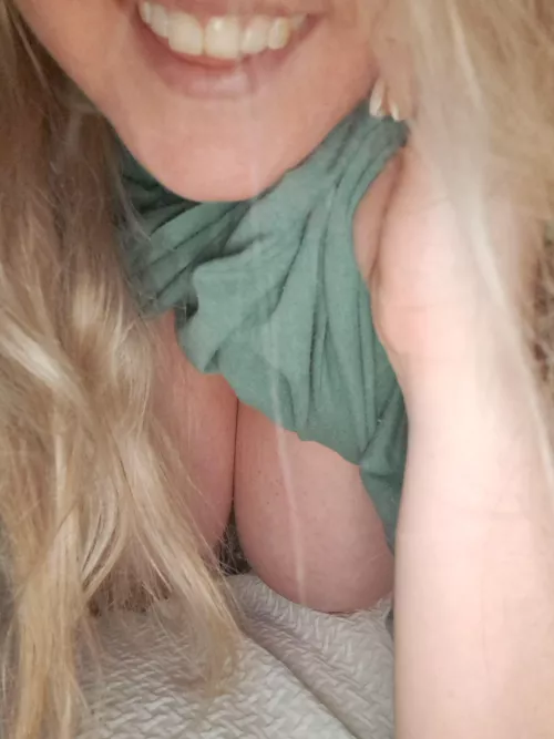 Known as the blonde with the big tits 😏 by Sizeupemma