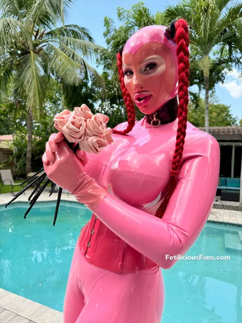 Latex roses are forever!  by Miss_Fetilicious