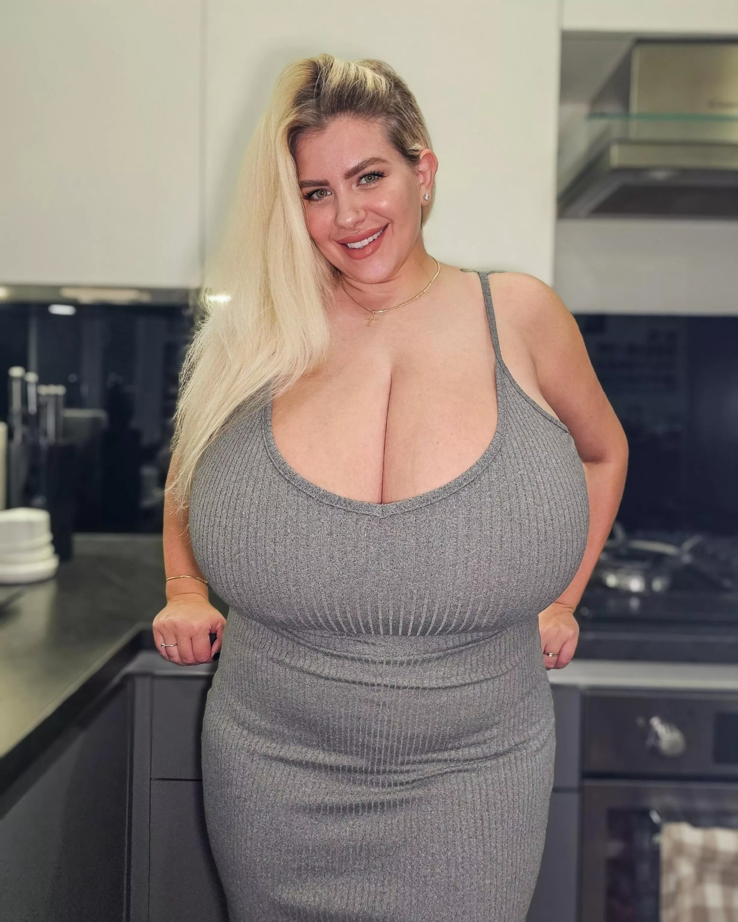 Making cookies for Santa. 🎅🏻 What's your favorite Christmas dessert?! 😋 posted by ninaphoenix_