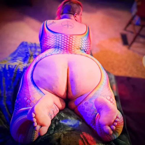 Perfect soft soles and a huge glorious ass by daddysbabycass888