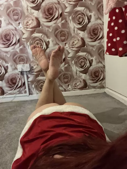 Would you be happy finding me under your tree? by amelia-rose85