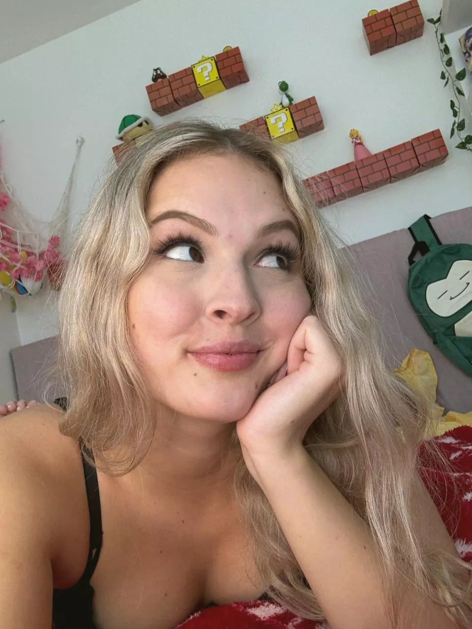 come inside my nerd cave so we can cuddle and watch anime posted by zoey_hoss