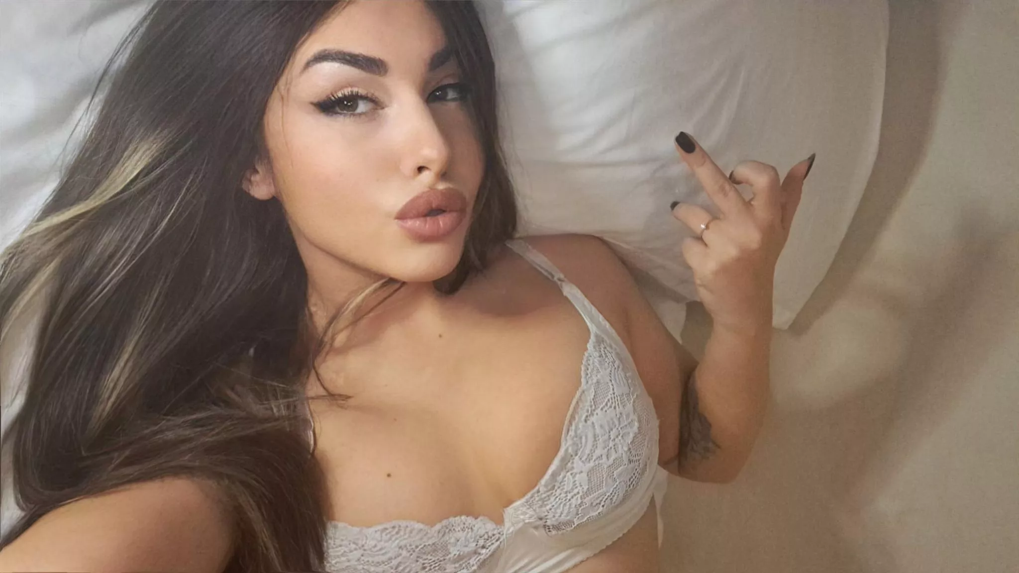 Good morning, start today with triple digits while I'm still in bed posted by ArabellaStonne