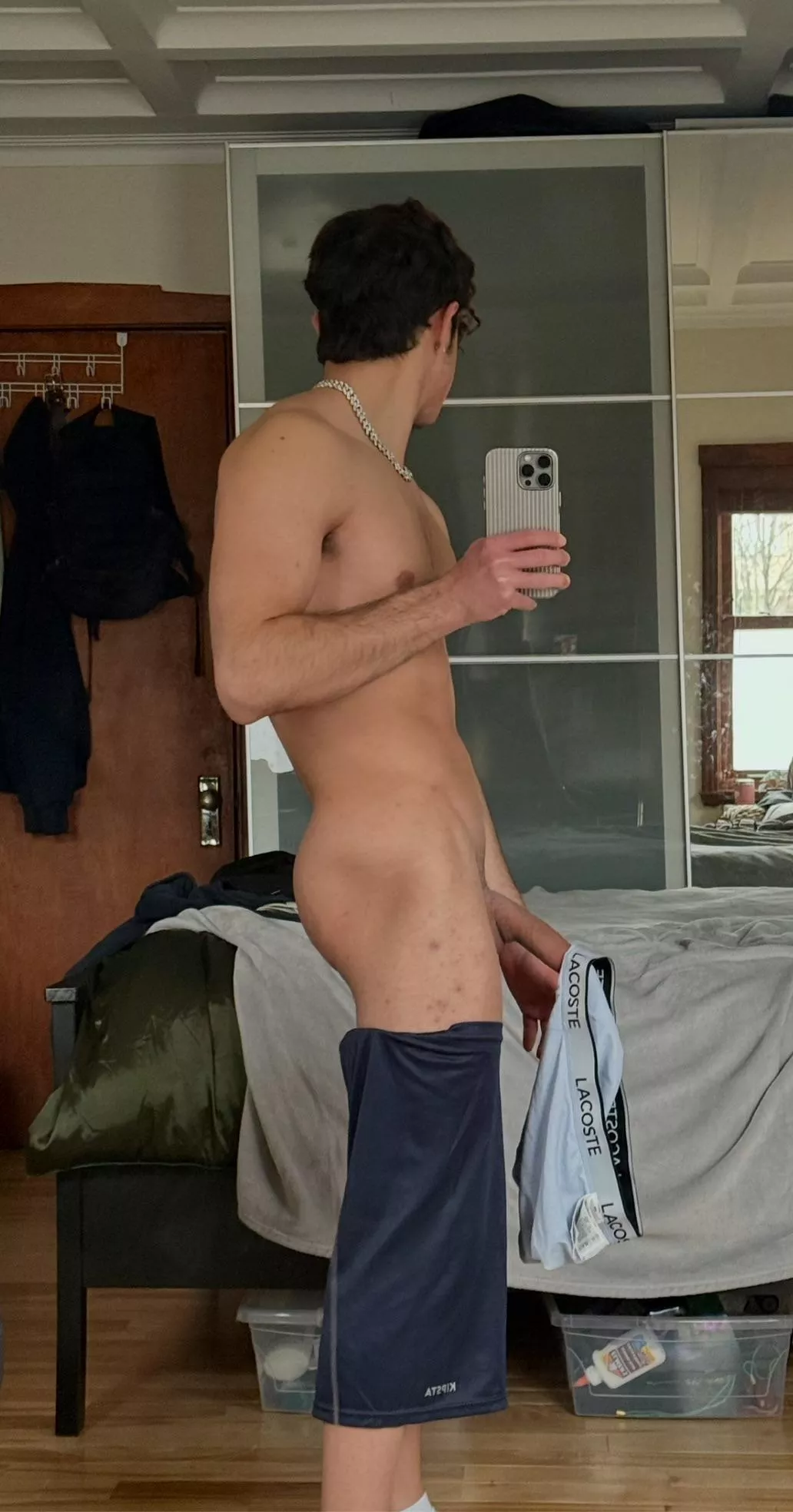 How do I convince you to come on your knees? 🤭 posted by flavio_booy