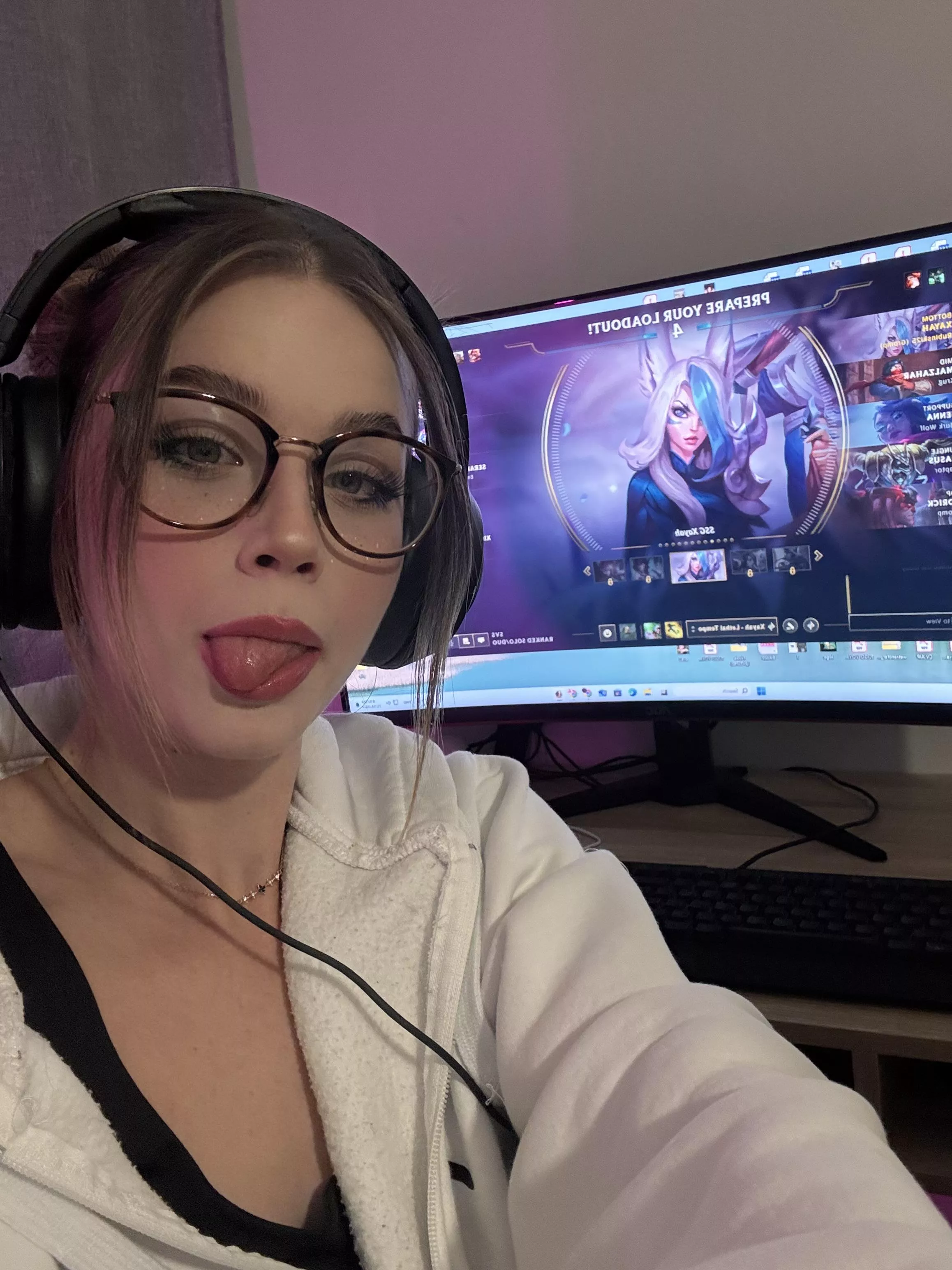 I hope to become your favorite geek hihi posted by GlitterJosie