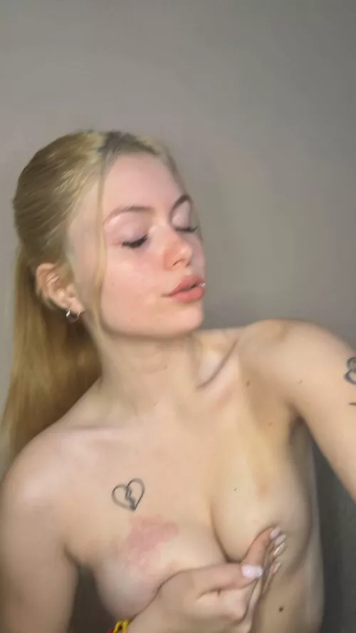 i love to stay naked all day long by perisharize