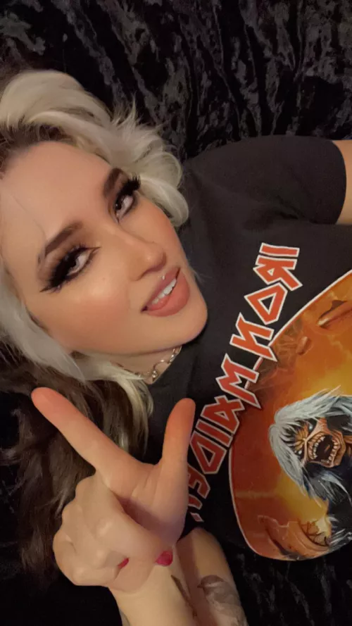 I’m the hot metal chick you could never get  by allouttabvbblegum