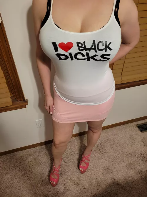 Middle-aged hotwife with some cleavage by tits_n_feet