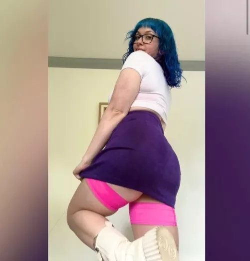 pretty in pink, pretty in purple, pretty in everything 💗💜 by AndieHart98