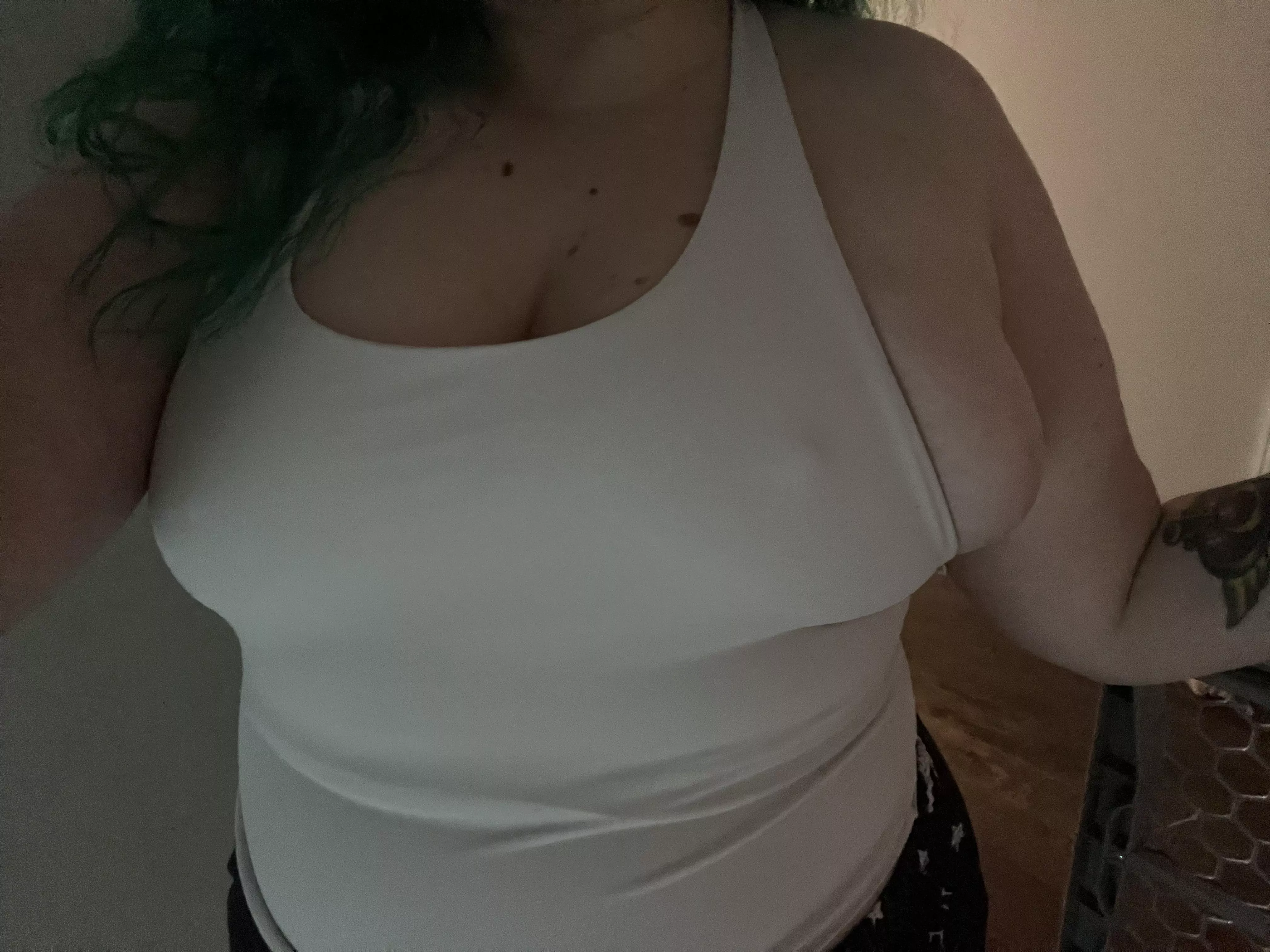 spilling out 🫠 posted by Cute-South-1692