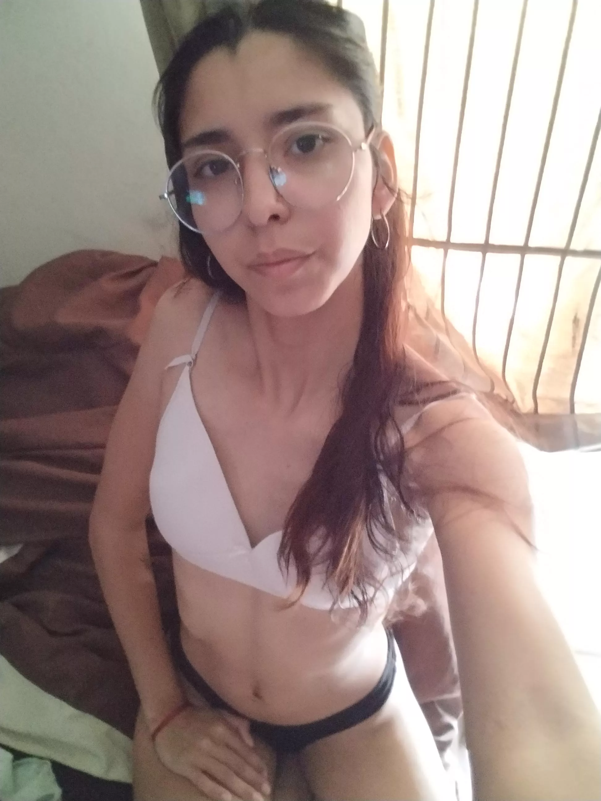Viens m’enlever mes lunettes 👀 posted by Juliesk888