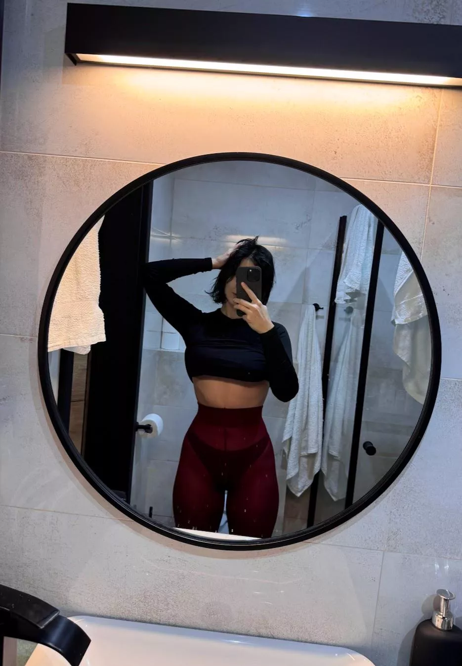 I look good in red tights [F] posted by mikomiaumiau