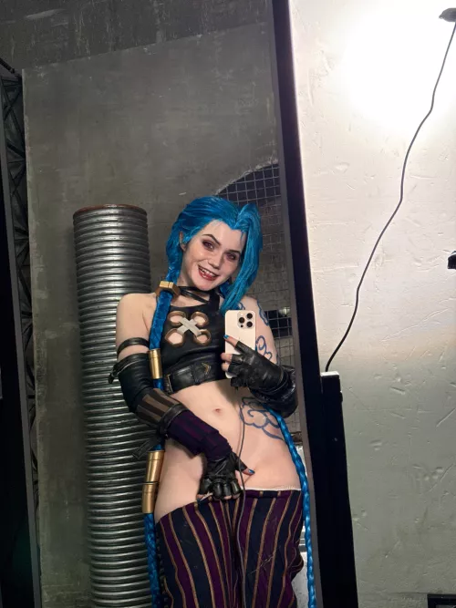 Jinx is in a playful mood! (cosplay by Neyrodesu) by Neyrodesu
