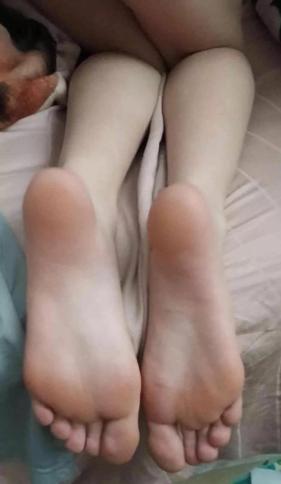 My first time posting >w< please be nicee 🥺🥺 posted by Alt_for_the_horny