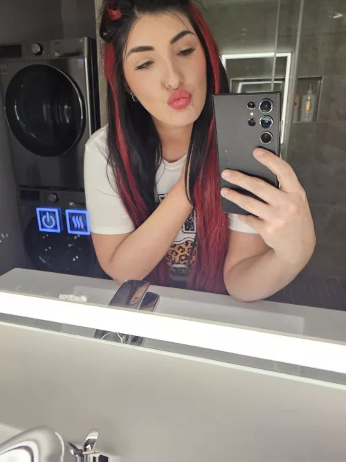 Plain and simple hands as a Nurse by SeraphicFlutter