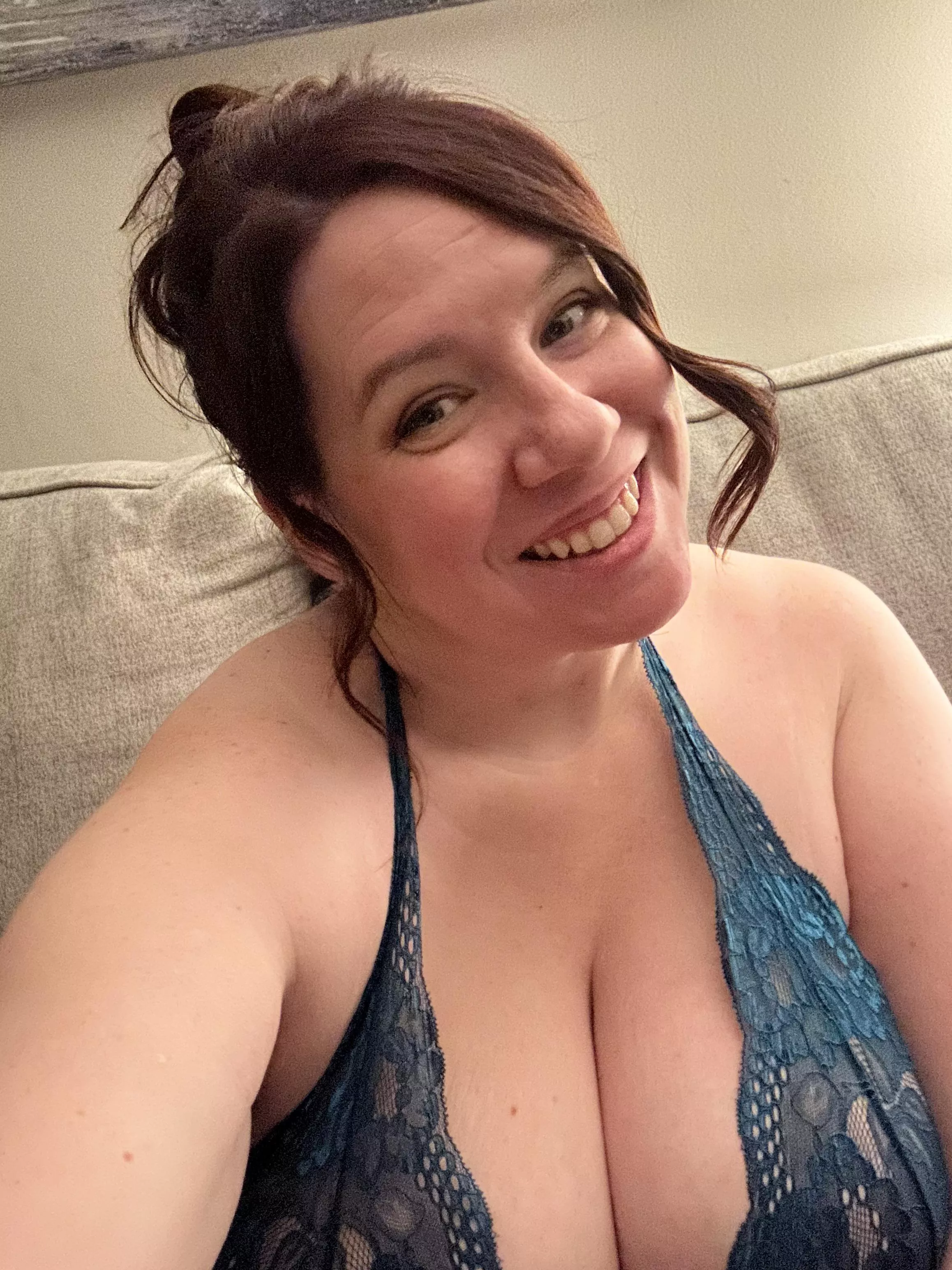 Sunday funday feeling festive in green. Filter free, 42milf with 38Js. Looking to play tonight… posted by redbottomsmakeme