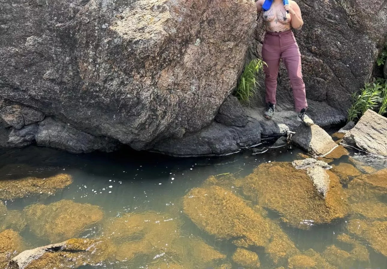 Who likes to hike? 👀 posted by swing_and_shoot