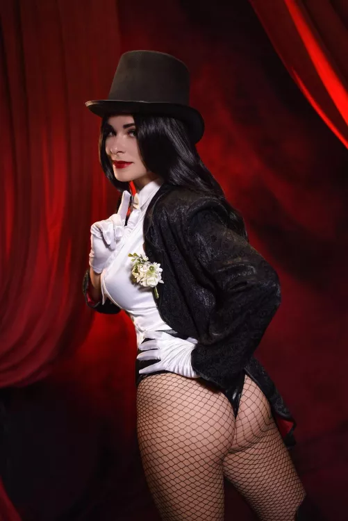 Zatanna cosplay [DC Universe] (Yuna Kairi) by YunieSunshine