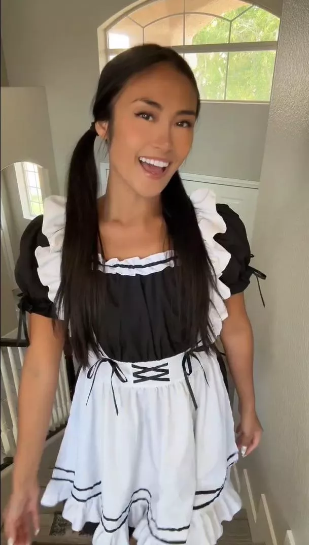 A youthful, attractive maid is at your service. posted by sunshinemaidxo