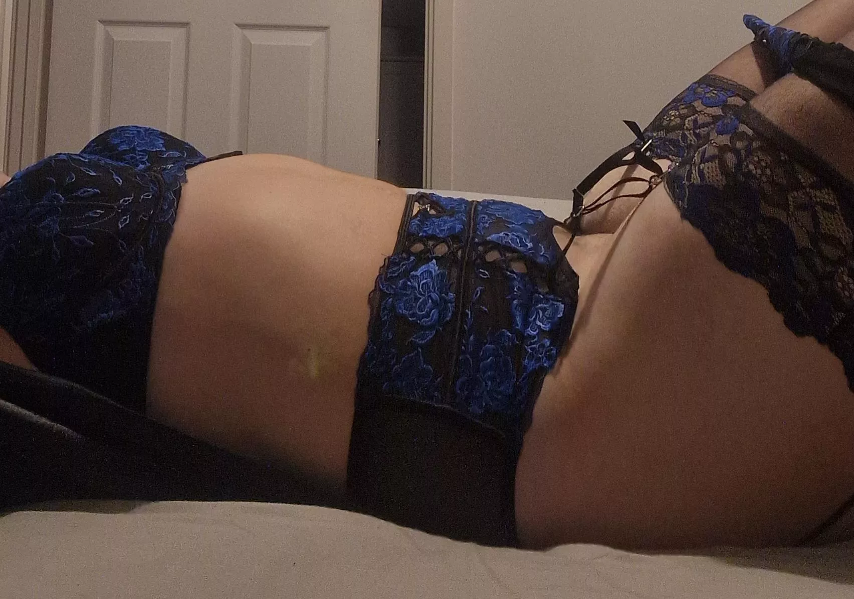 Am ready for you to fuck me  posted by uklingerielover