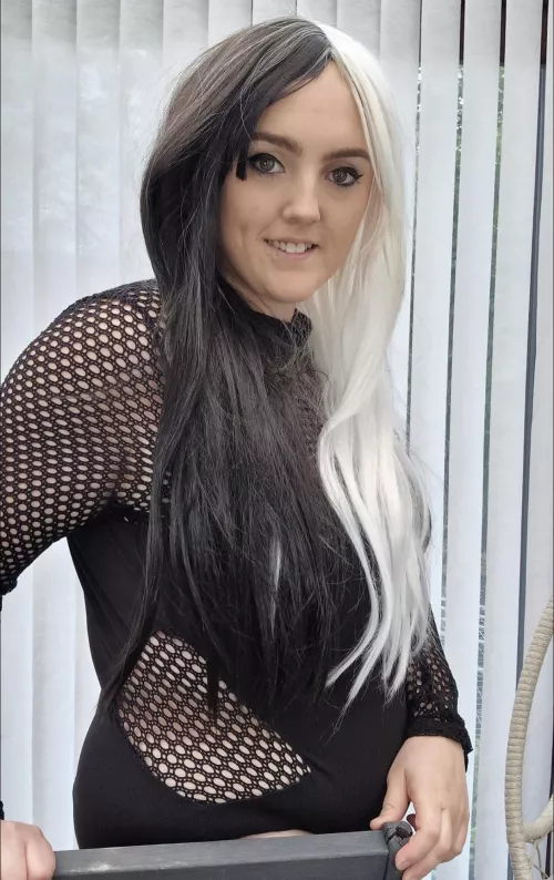 Do you like curvy girls in body suits? F29 by CosyGameGirl