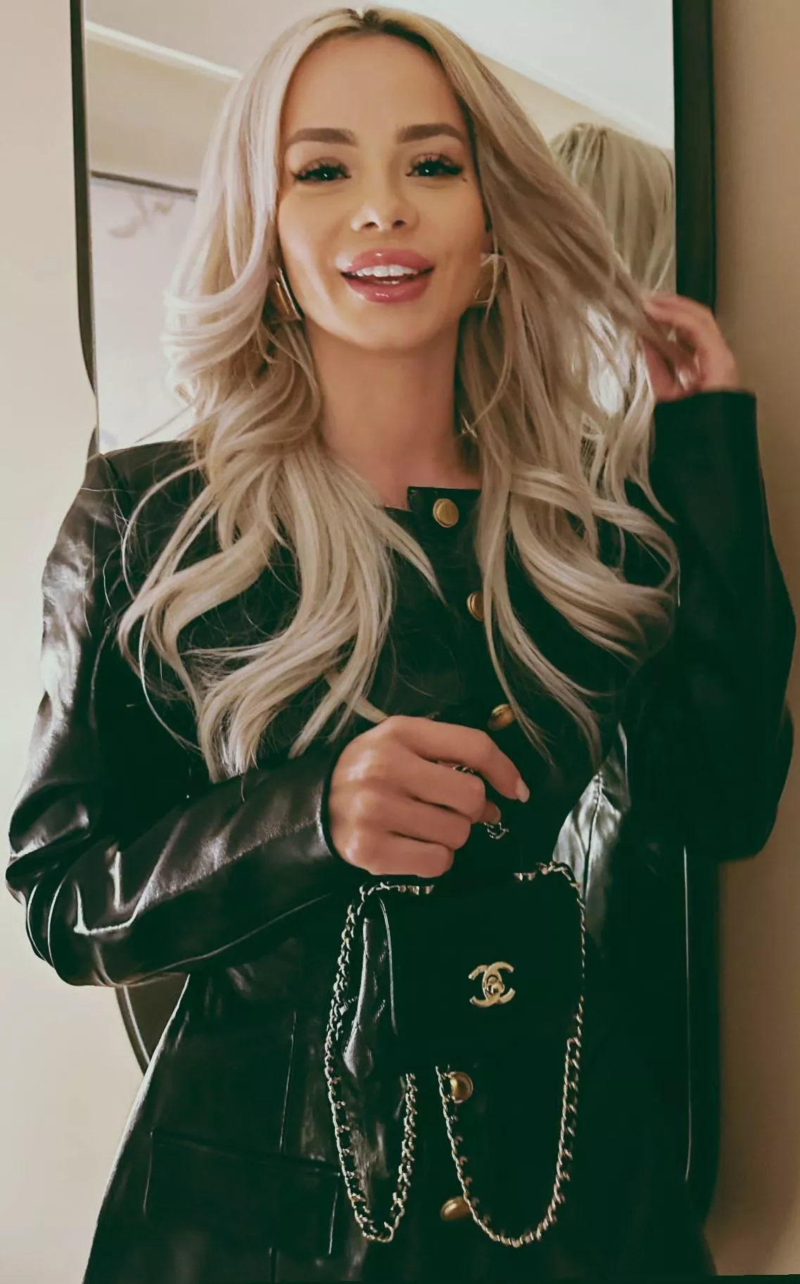 Dressed In Black posted by TaylorSwiftIsSexy