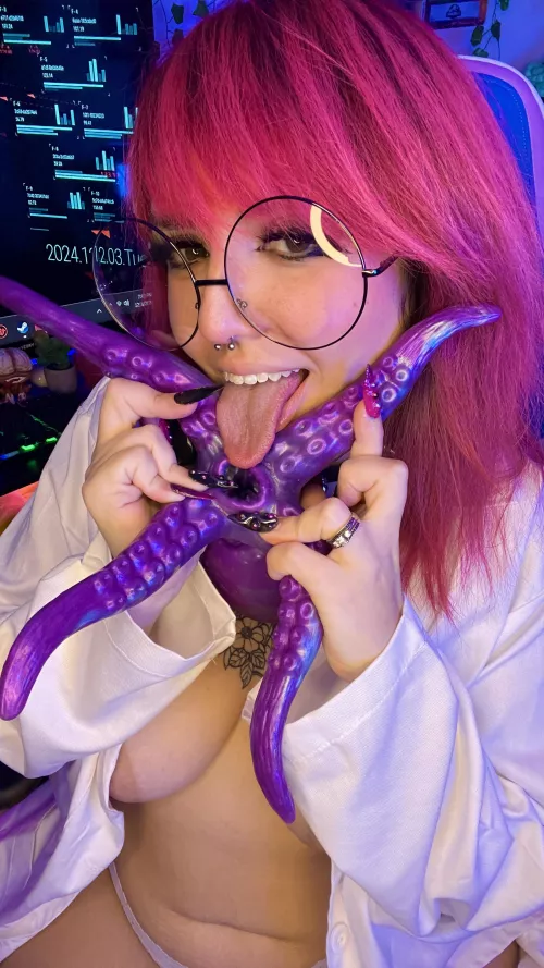 Fuck this toy for me, I’ll lube you up by Gummyghostgirl