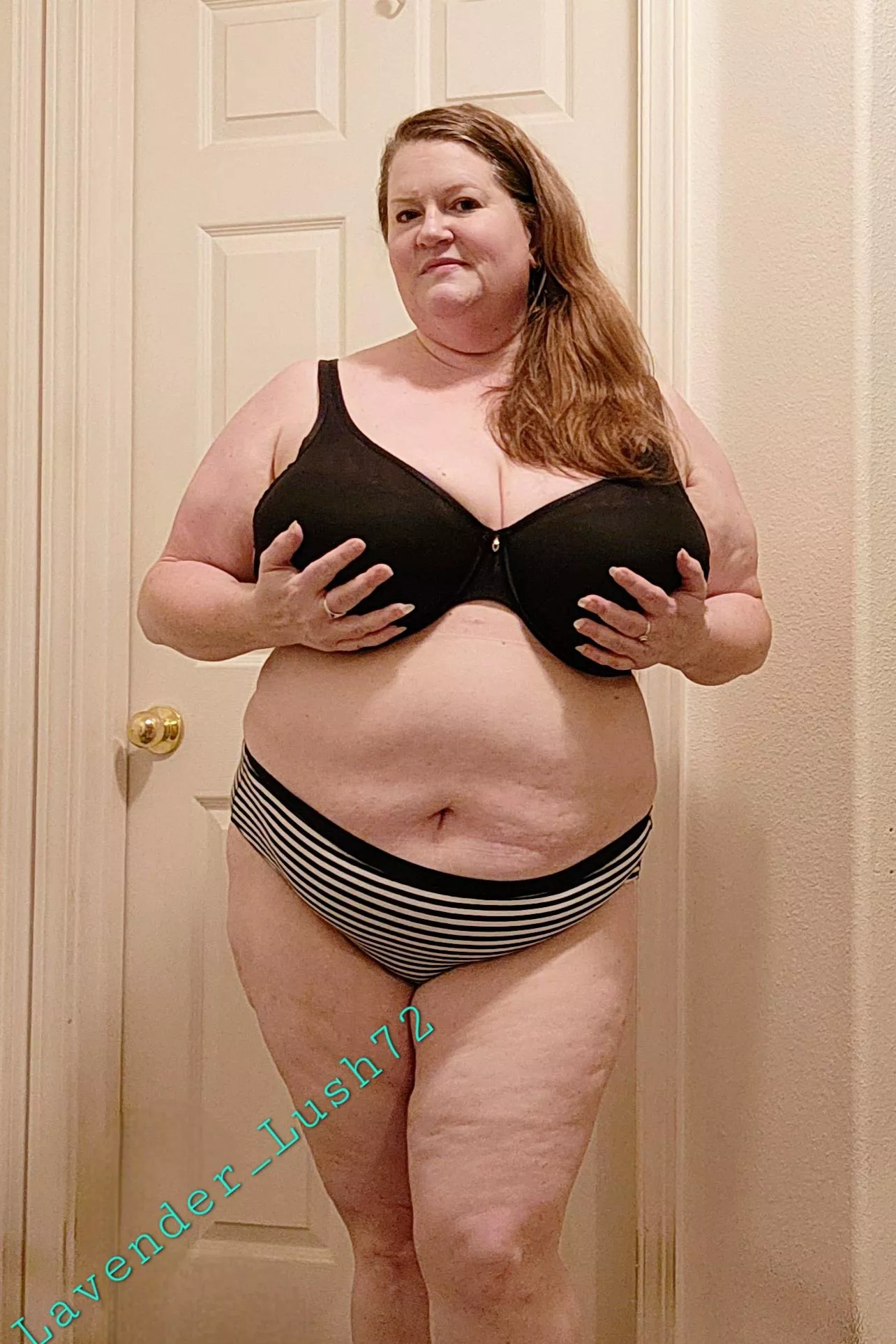 Go ahead take your time...explore all my curves 💞 [F52] posted by Lavender_Lush72