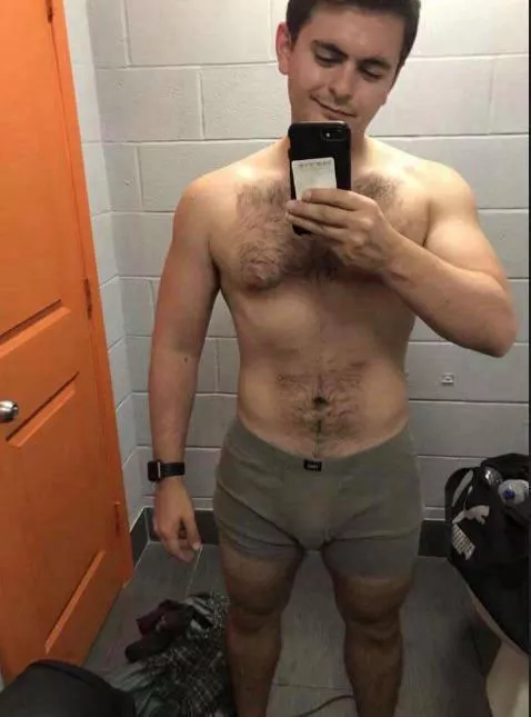 Gym bulge (29) posted by ReasonableHabit7842