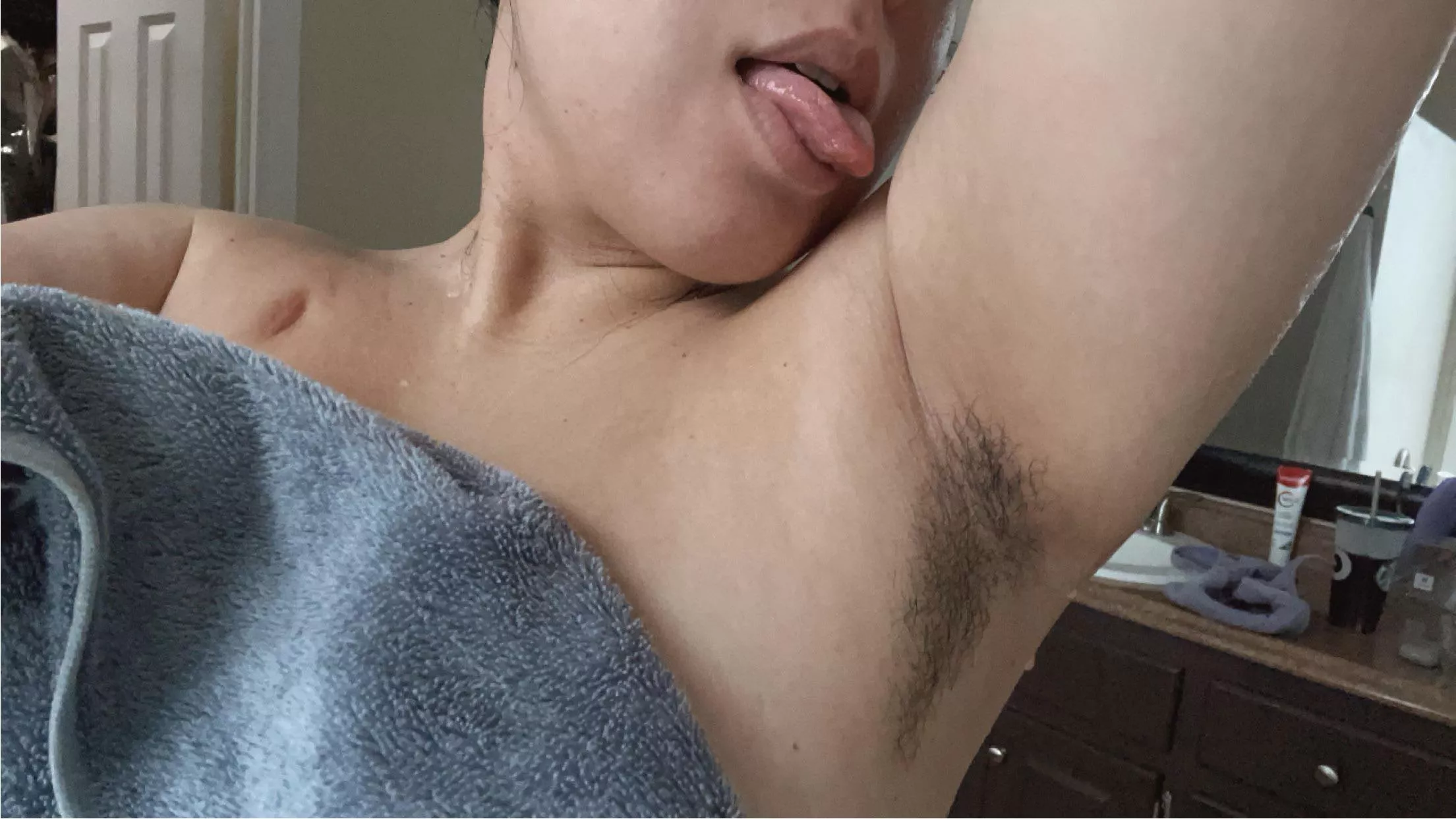 Hairy armpits its so sexy posted by lolalovez23