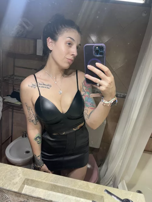 I love leather skirts but I am curious if they are still a thing by mxchelle_xoxo