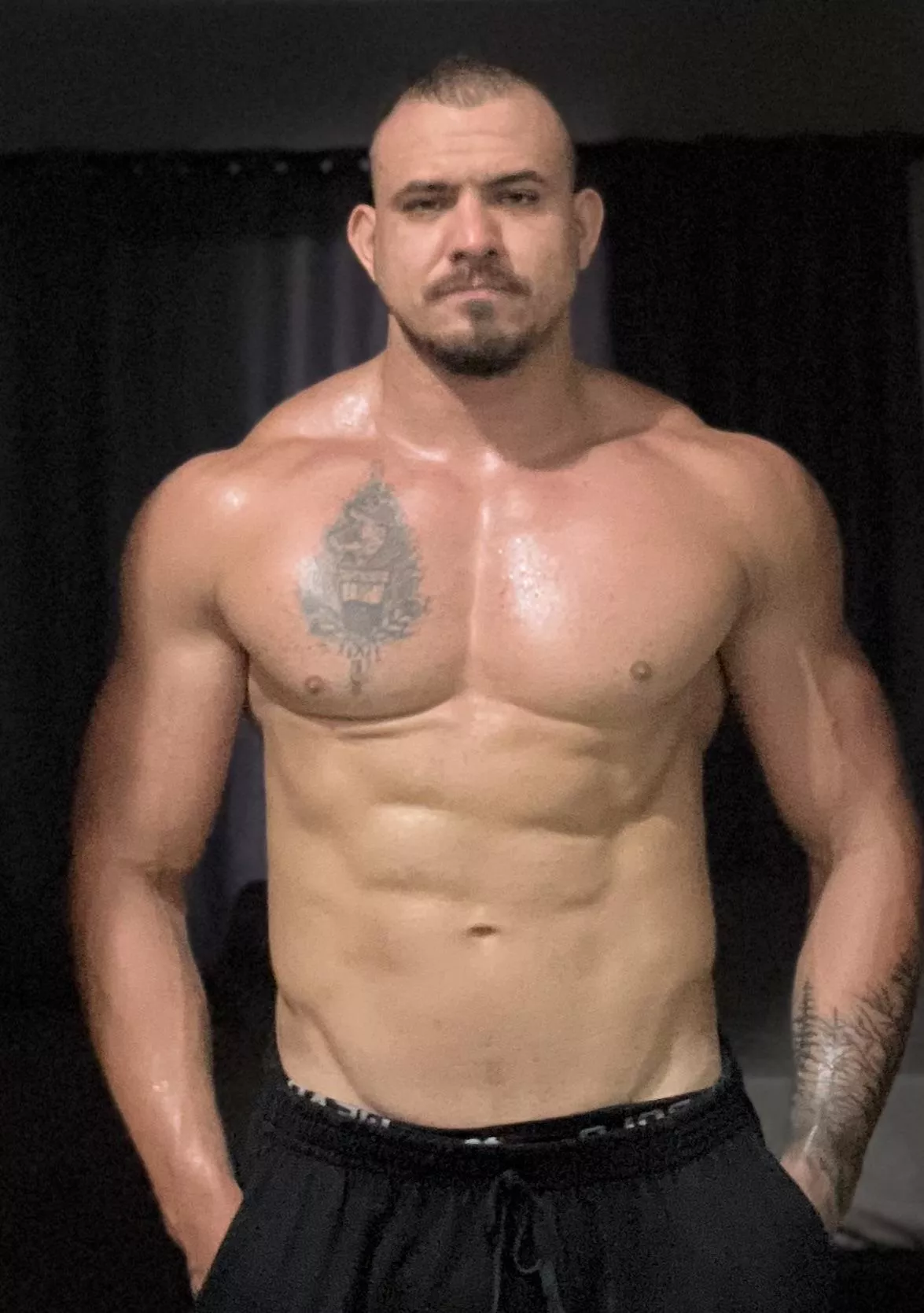 I need some worship 😒 posted by Erik_reed