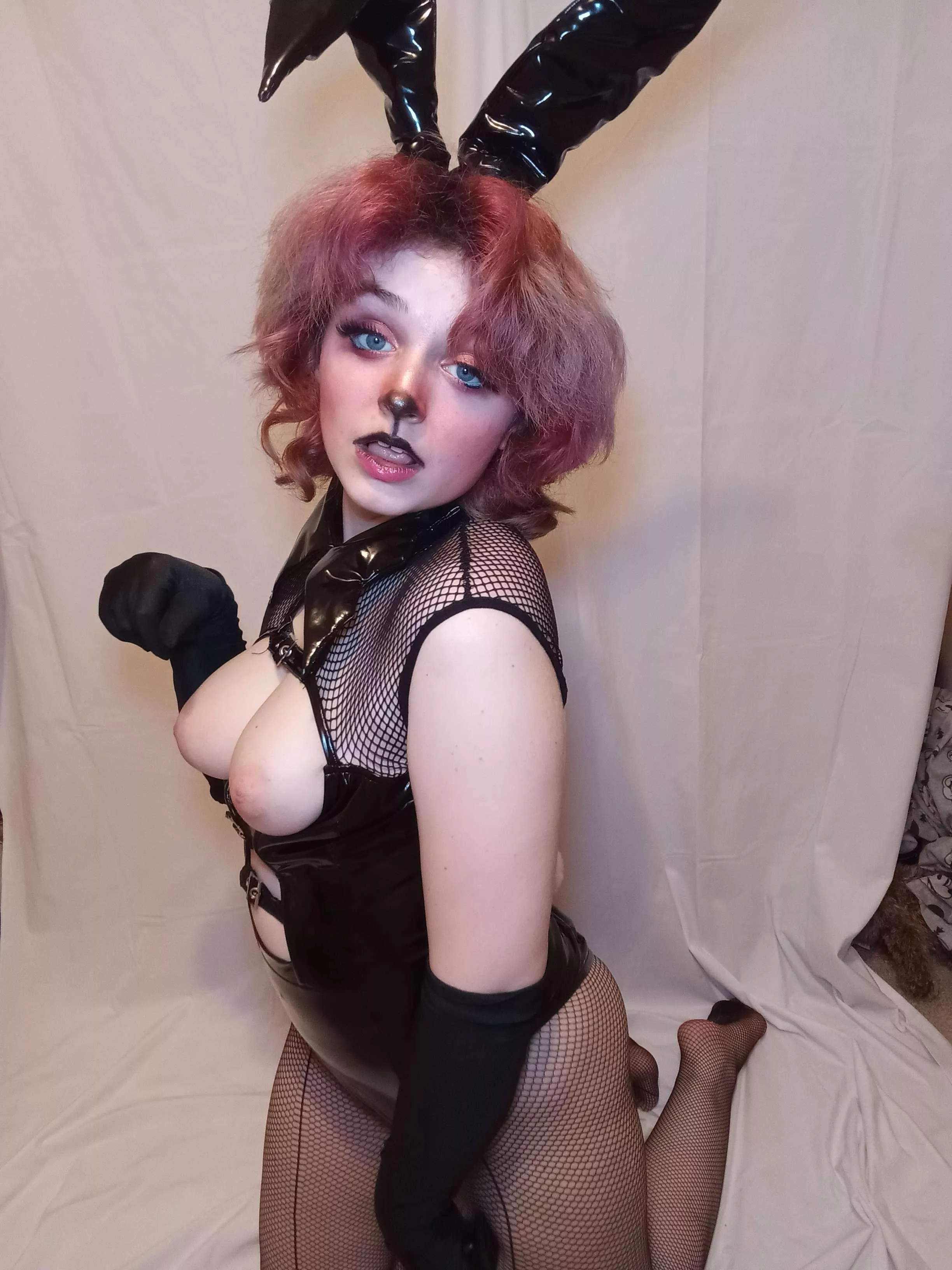 I was born to be a pet on my knees posted by LadyCheesecake12