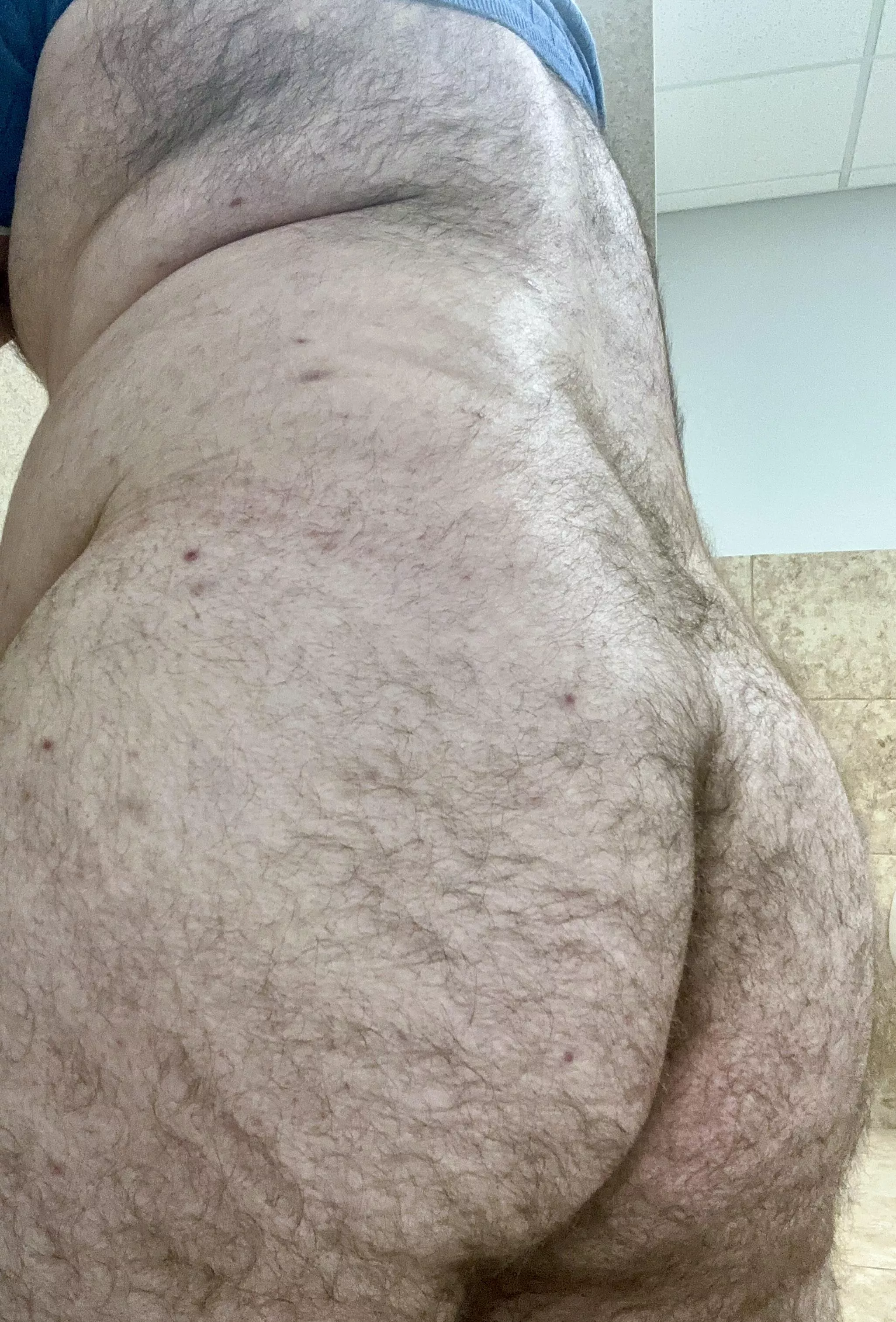 Meet me in the bathroom for a good time 😘 posted by hollyveryjolly