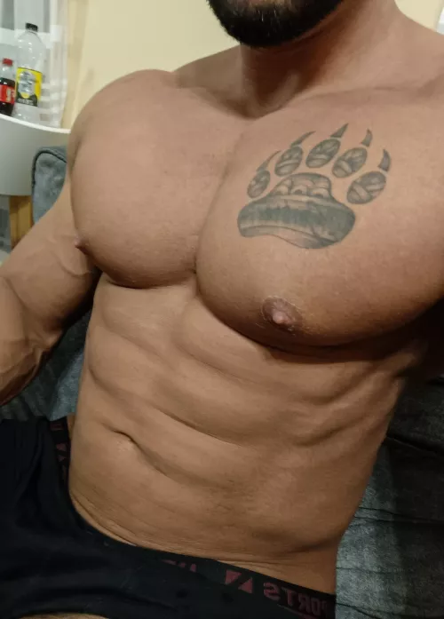 On the sofa  by muscletrunks