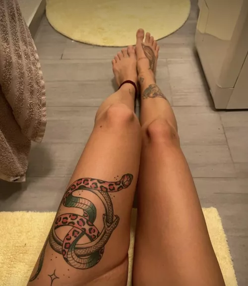 One interesting fact about me is that I love to jerk off with my feet by caramelsambuca