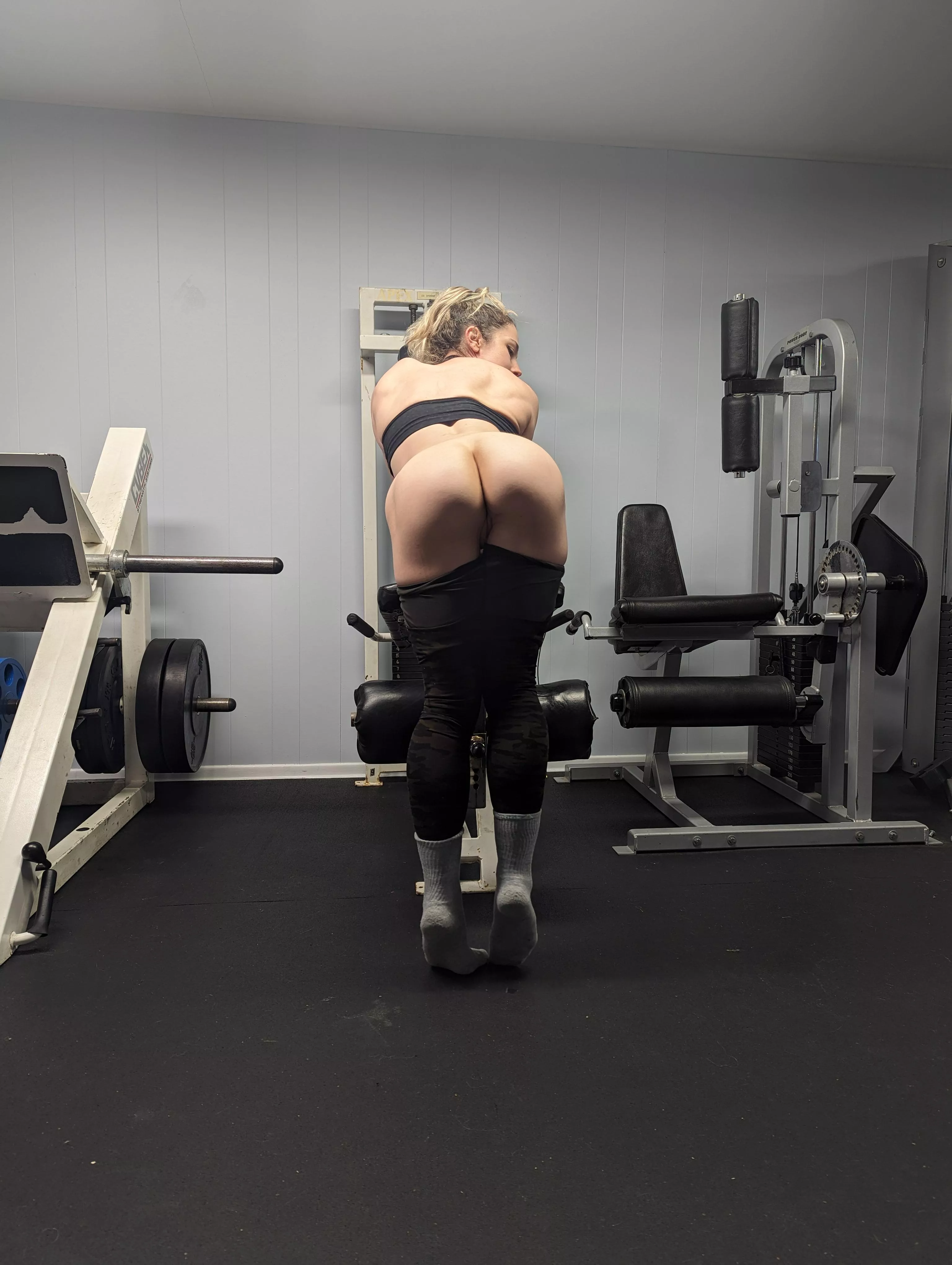 Oops my YogaPants are stuck! Can you help? 😈 posted by fitcouplenxxxtdoor