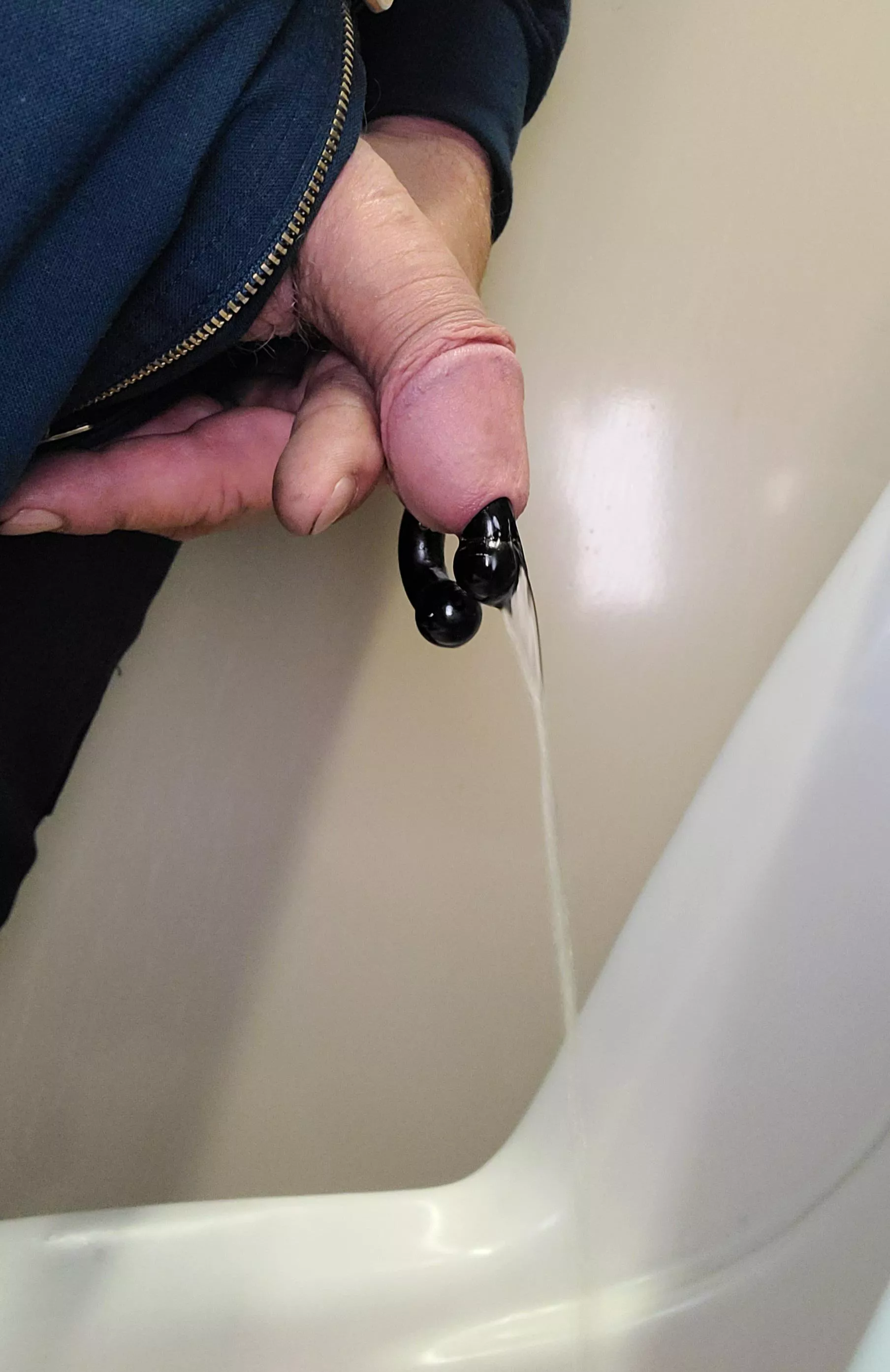 Pissing is getting easier 00g  posted by ihunglow41