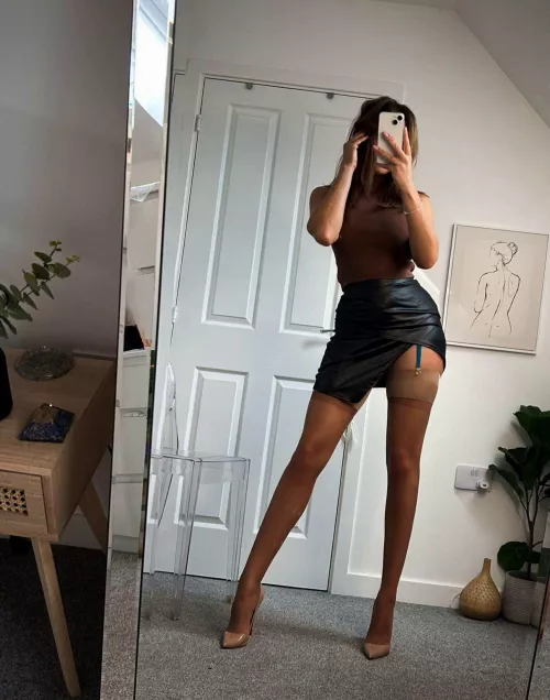 Sexy stockings, belt, Skirts and heels. What more can you ask by herhosiery