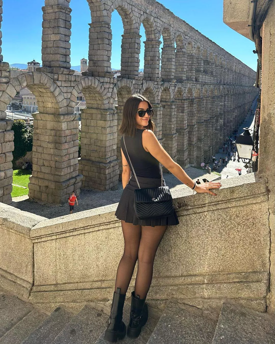 She knows where everyone's looking posted by bubble_popolu